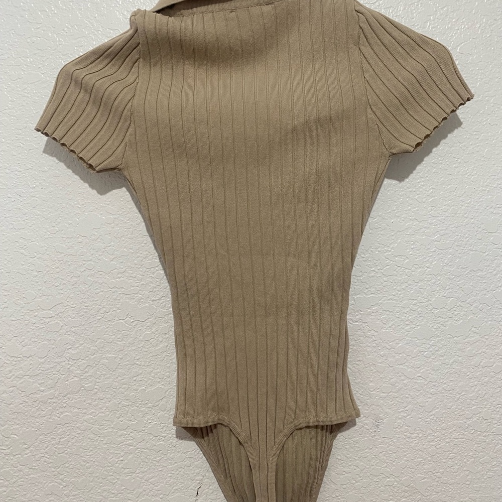 Beige Ribbed Bodysuit Set Small – Cropped Button Top - Picture 2 of 3